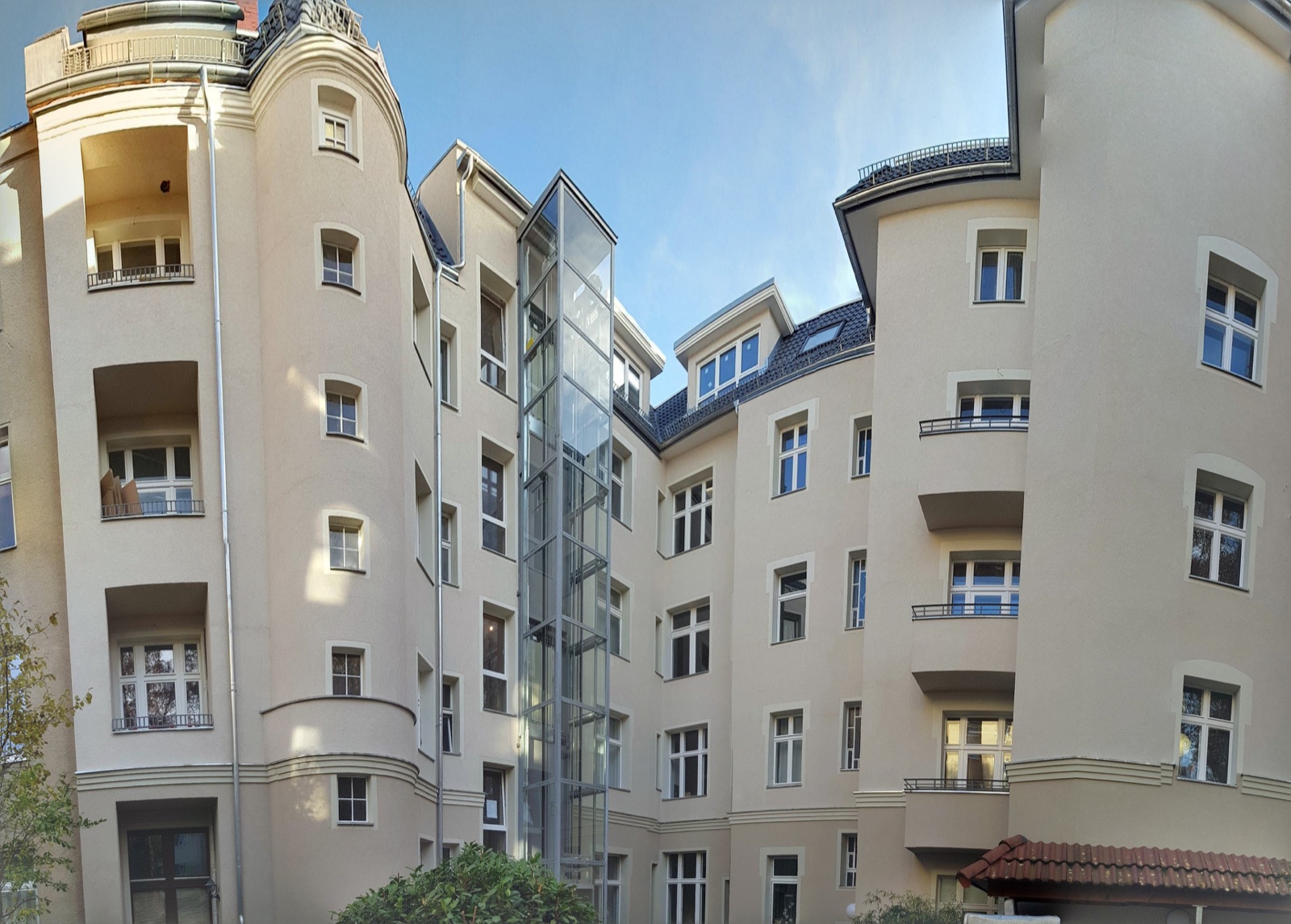 Modernisierte Fenster und Fassade