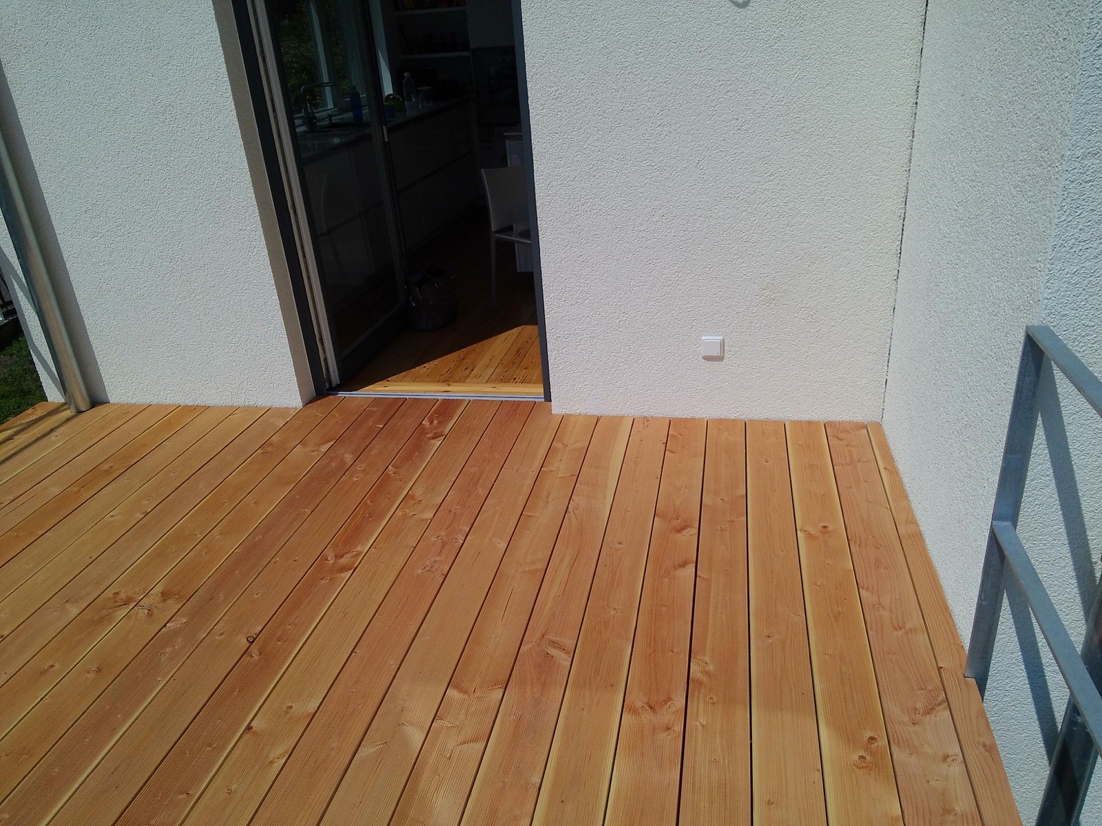 Fertiggestellte Holzterrasse